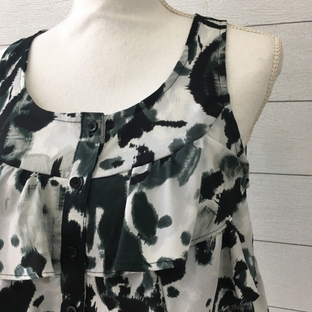 BB Dakota Ruffle Front Top - Picture 4 of 5